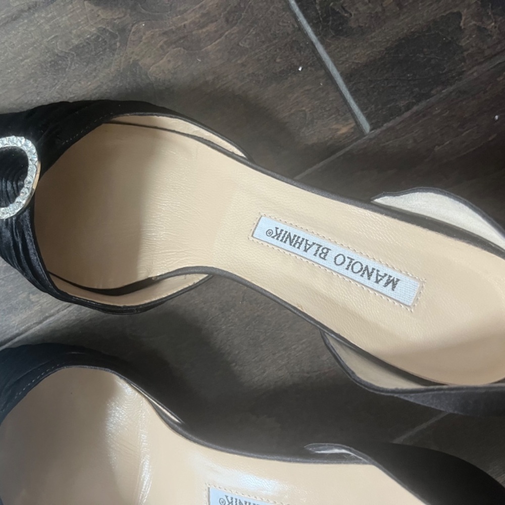 Manolo Blahnik Black Shoes Heels - Picture 4 of 7